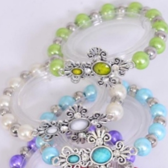 Cross Bracelet Lt GREEN Silver Cross w Lt Green color Beads and adjustable band - Picture 1 of 5